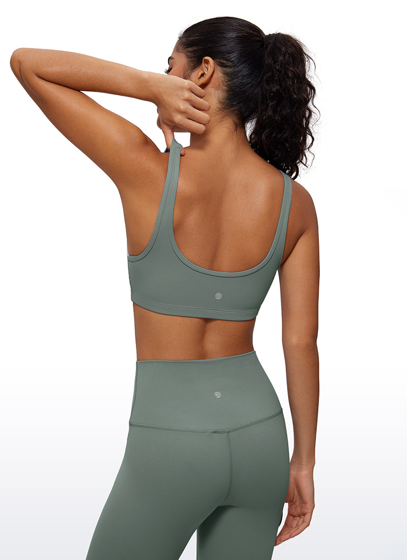 CRZ YOGA WomenButterluxe เสื้อคามิคอวีพร้อมบราเสริมฟองน้ำแบบมินิ สีเทาเซจ