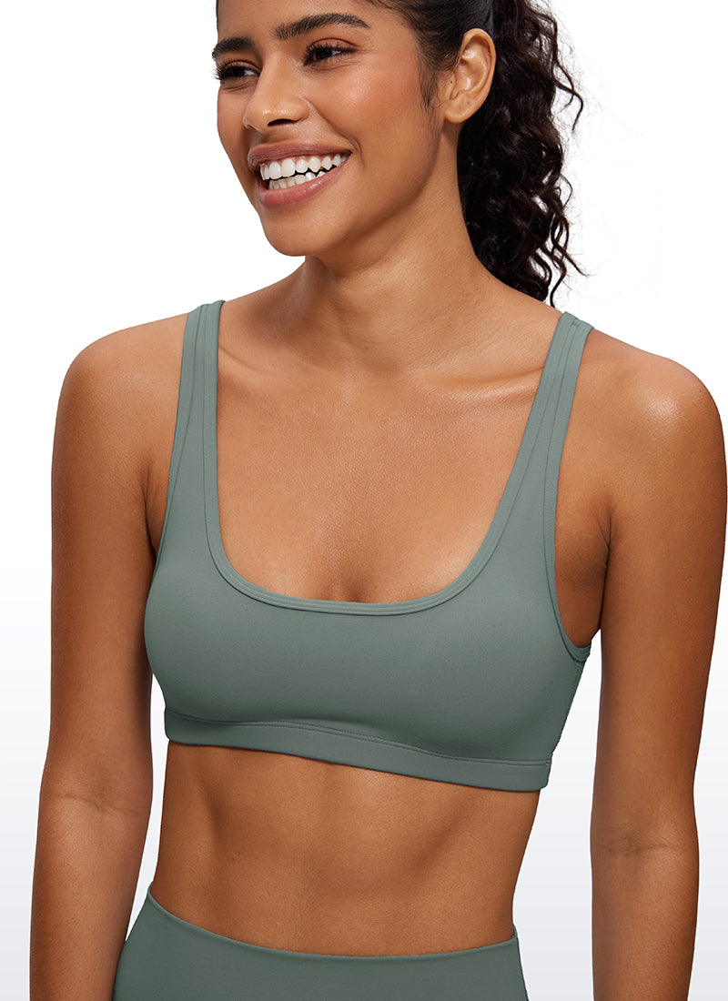 CRZ YOGA WomenButterluxe เสื้อคามิคอวีพร้อมบราเสริมฟองน้ำแบบมินิ สีเทาเซจ